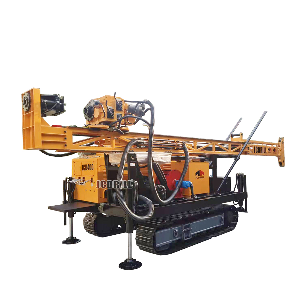 Гусеничная гидравлическая буровая установка JCD400 для разведки и добычи золота с возможностью отбора керна с помощью проволочного троса.